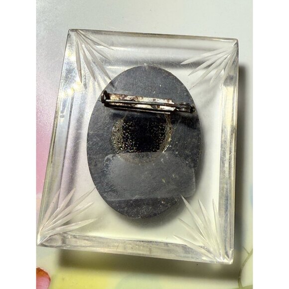 Vintage 40's Cameo Statement Brooch Carved Clear Black Lucite 2.5x2" - Picture 6 of 7